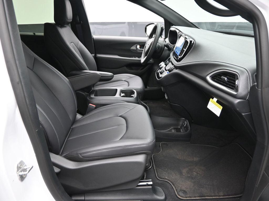 new 2026 Chrysler Pacifica car, priced at $42,935