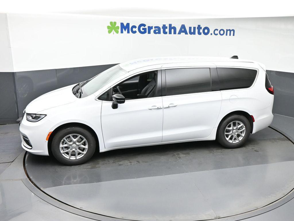 new 2026 Chrysler Pacifica car, priced at $42,935