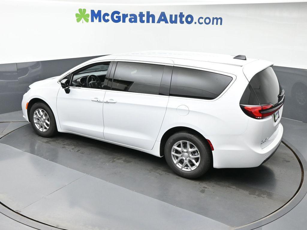 new 2026 Chrysler Pacifica car, priced at $42,935