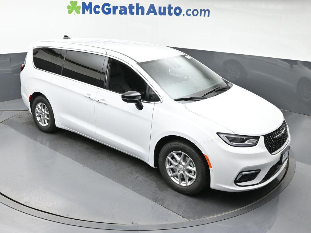new 2026 Chrysler Pacifica car, priced at $42,935