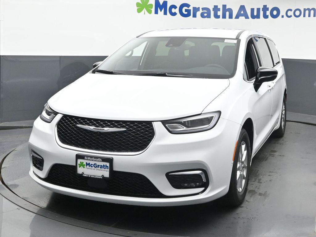 new 2026 Chrysler Pacifica car, priced at $42,935