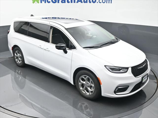 new 2024 Chrysler Pacifica car, priced at $43,220