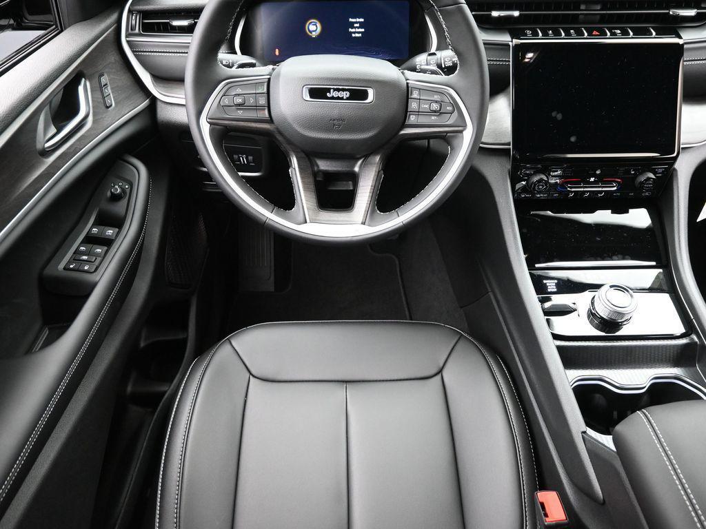 new 2025 Jeep Grand Cherokee car, priced at $40,745
