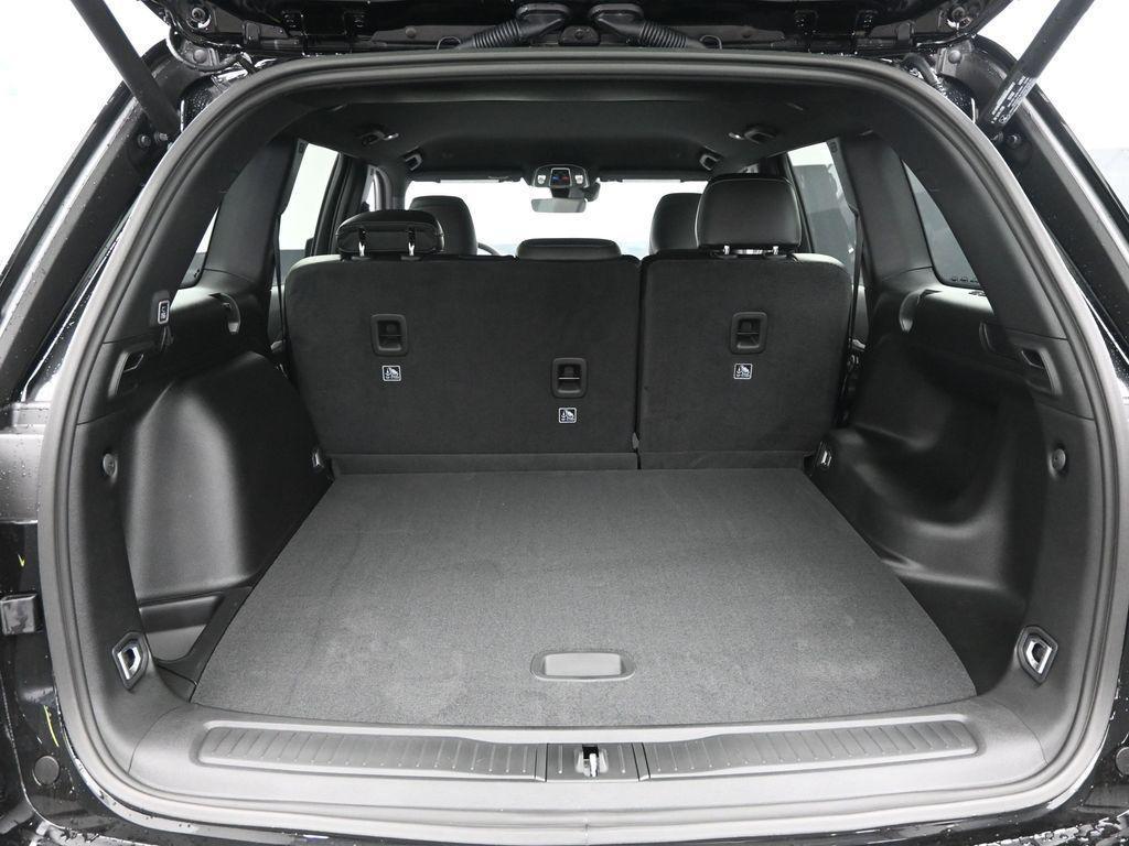 new 2025 Jeep Grand Cherokee car, priced at $40,745