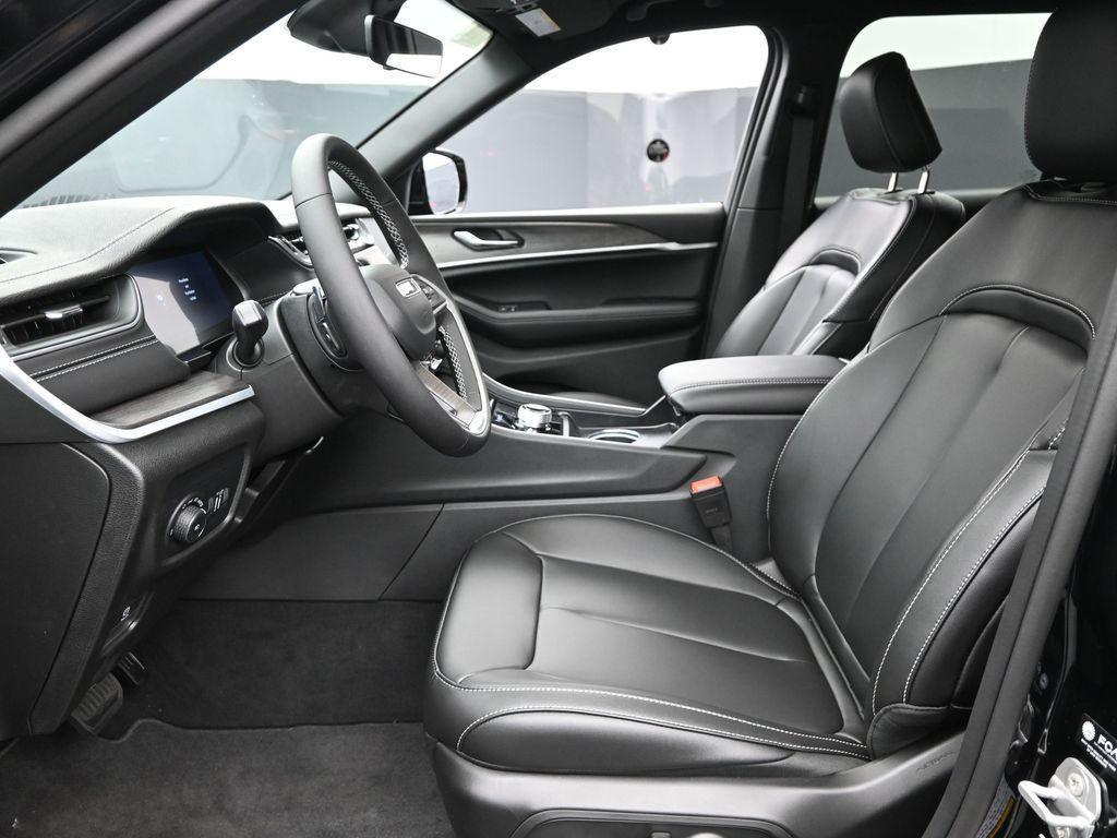 new 2025 Jeep Grand Cherokee car, priced at $40,745