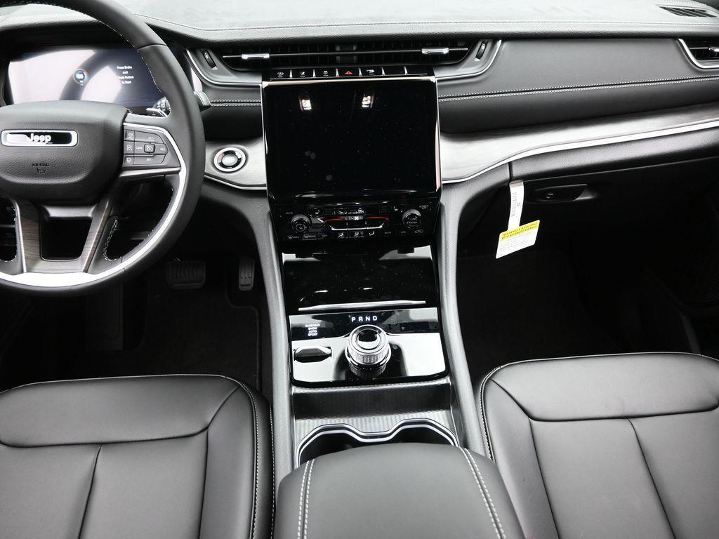 new 2025 Jeep Grand Cherokee car, priced at $40,745