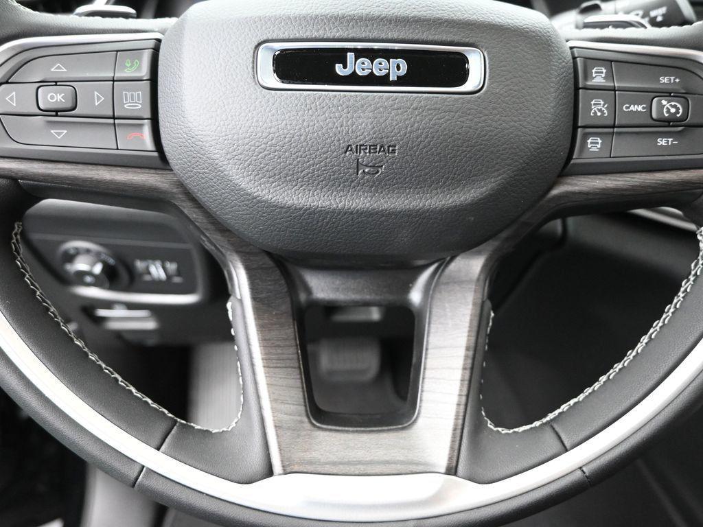 new 2025 Jeep Grand Cherokee car, priced at $40,745