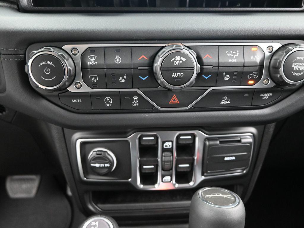 new 2025 Jeep Gladiator car, priced at $43,122