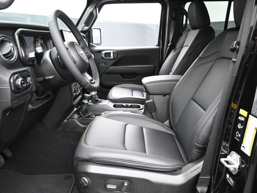 new 2025 Jeep Gladiator car, priced at $43,122