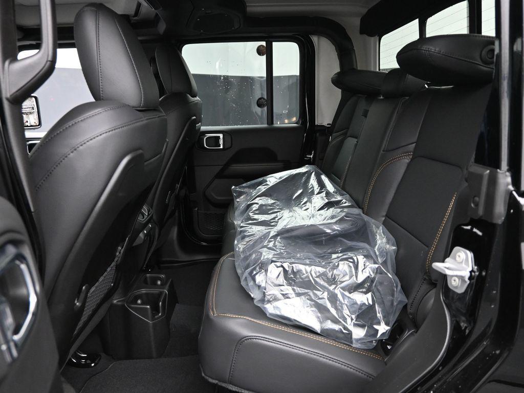 new 2025 Jeep Gladiator car, priced at $43,122