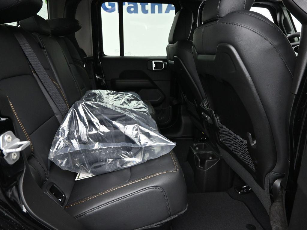 new 2025 Jeep Gladiator car, priced at $43,122