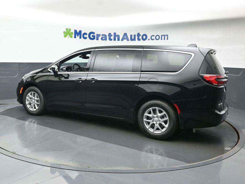 new 2026 Chrysler Pacifica car, priced at $45,435