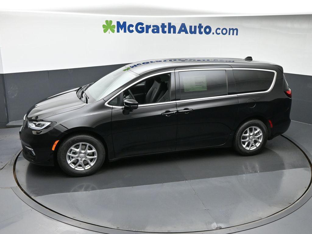 new 2026 Chrysler Pacifica car, priced at $45,435