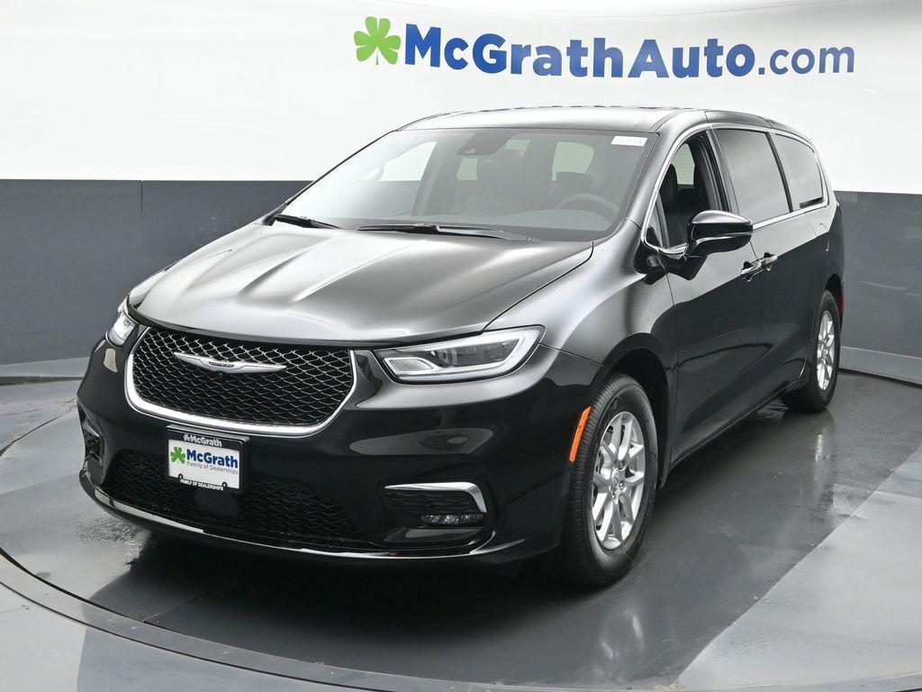 new 2026 Chrysler Pacifica car, priced at $45,435