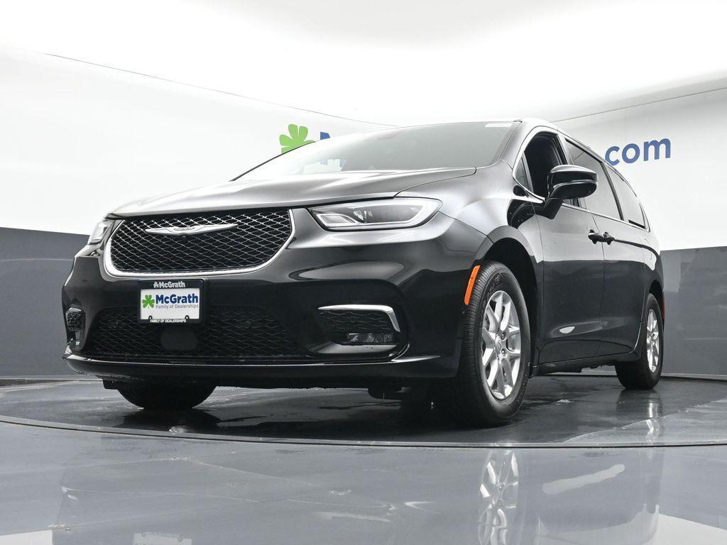 new 2026 Chrysler Pacifica car, priced at $45,435