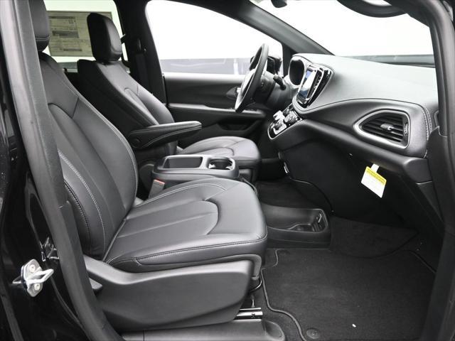 new 2025 Chrysler Pacifica car, priced at $42,032