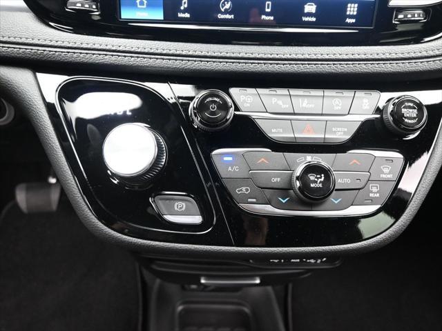 new 2025 Chrysler Pacifica car, priced at $42,032