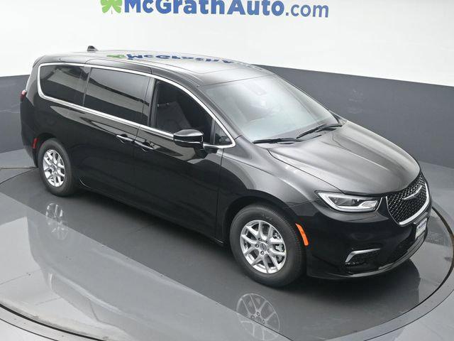 new 2025 Chrysler Pacifica car, priced at $42,820