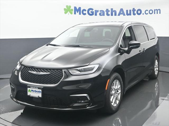 new 2025 Chrysler Pacifica car, priced at $40,320