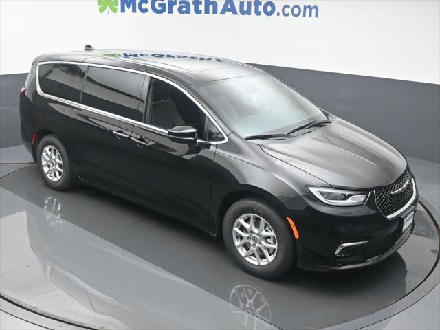 new 2025 Chrysler Pacifica car, priced at $40,506