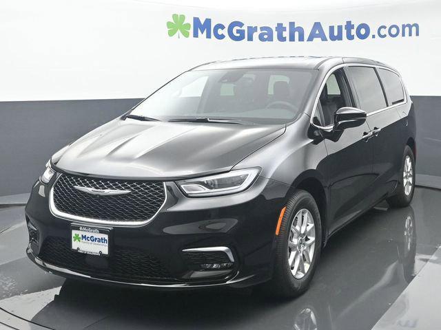 new 2025 Chrysler Pacifica car, priced at $42,820