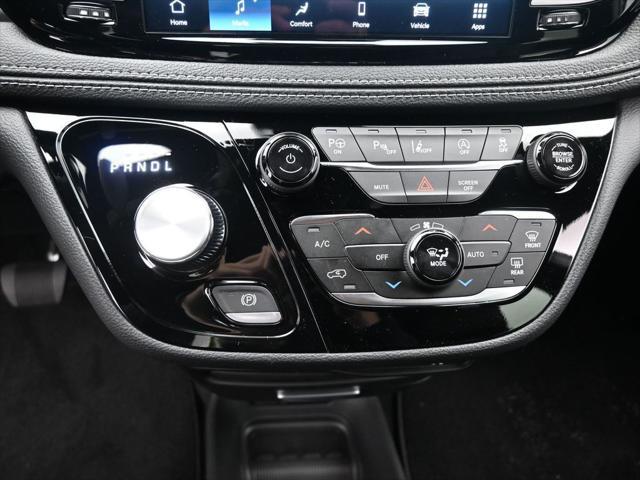 new 2025 Chrysler Pacifica car, priced at $42,032