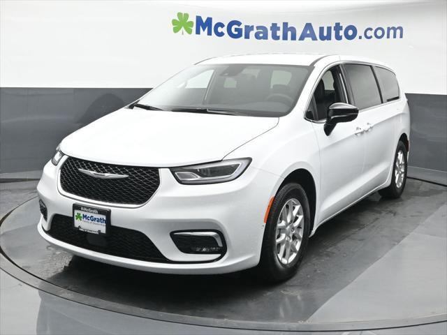 new 2025 Chrysler Pacifica car, priced at $42,032