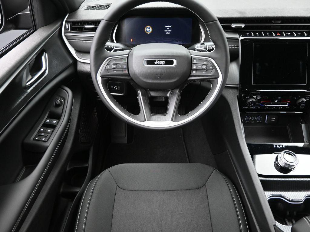 new 2025 Jeep Grand Cherokee car, priced at $39,920