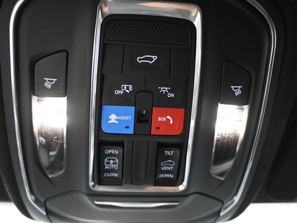 new 2025 Jeep Grand Cherokee car, priced at $39,920