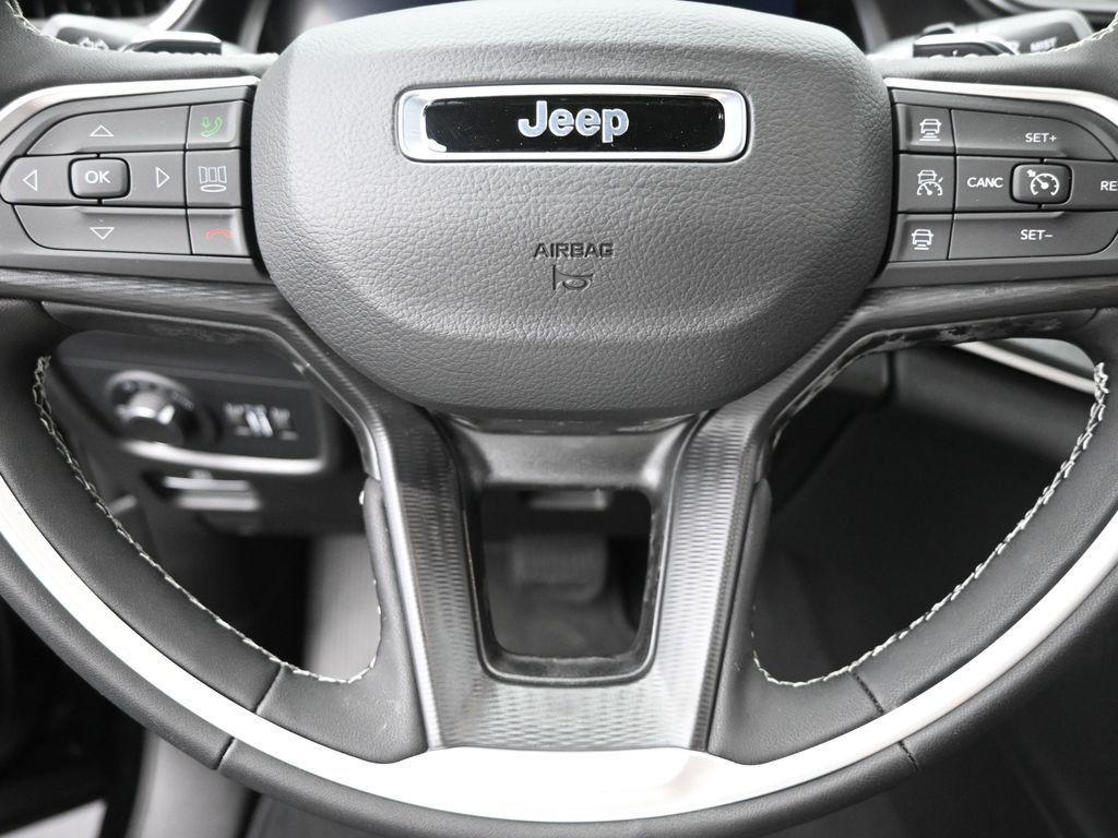 new 2025 Jeep Grand Cherokee car, priced at $39,920
