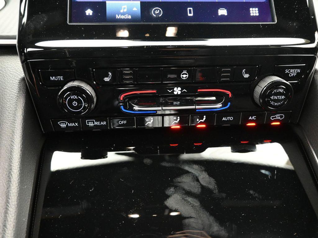 new 2025 Jeep Grand Cherokee car, priced at $42,975