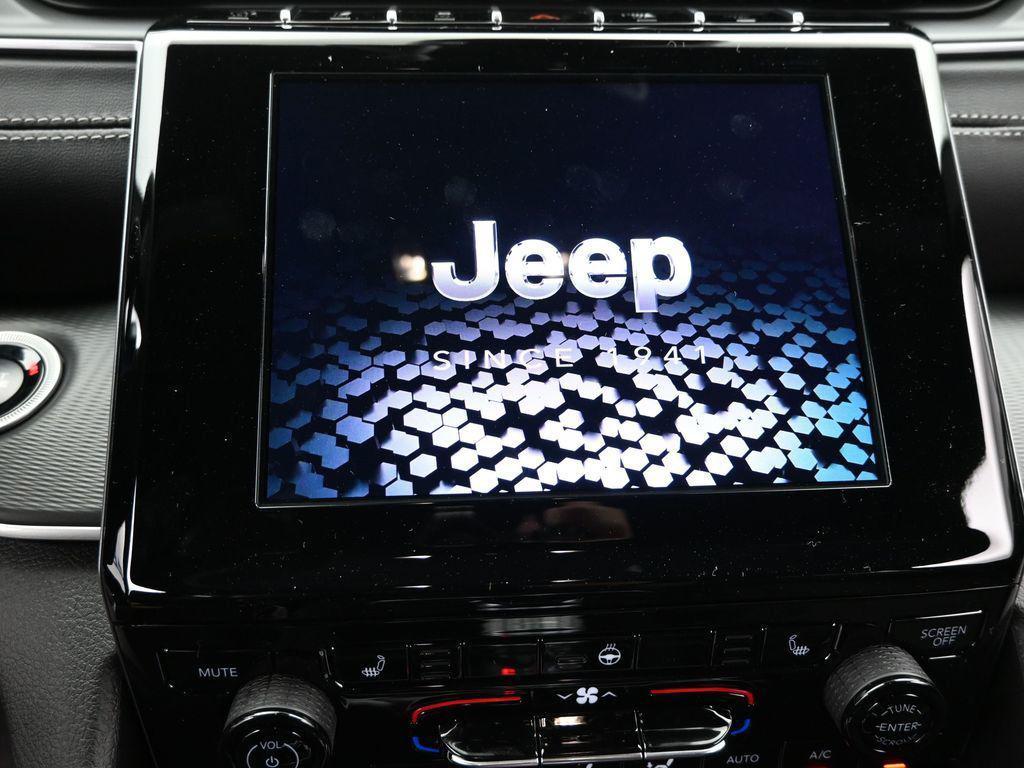 new 2025 Jeep Grand Cherokee car, priced at $42,975