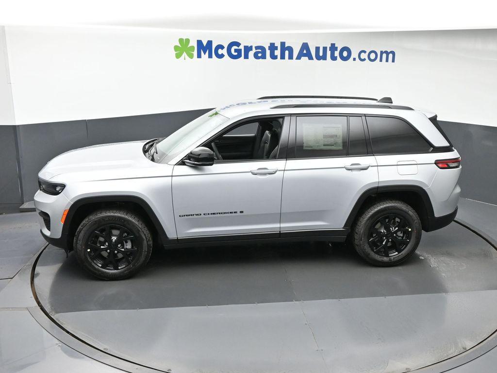 new 2025 Jeep Grand Cherokee car, priced at $42,975