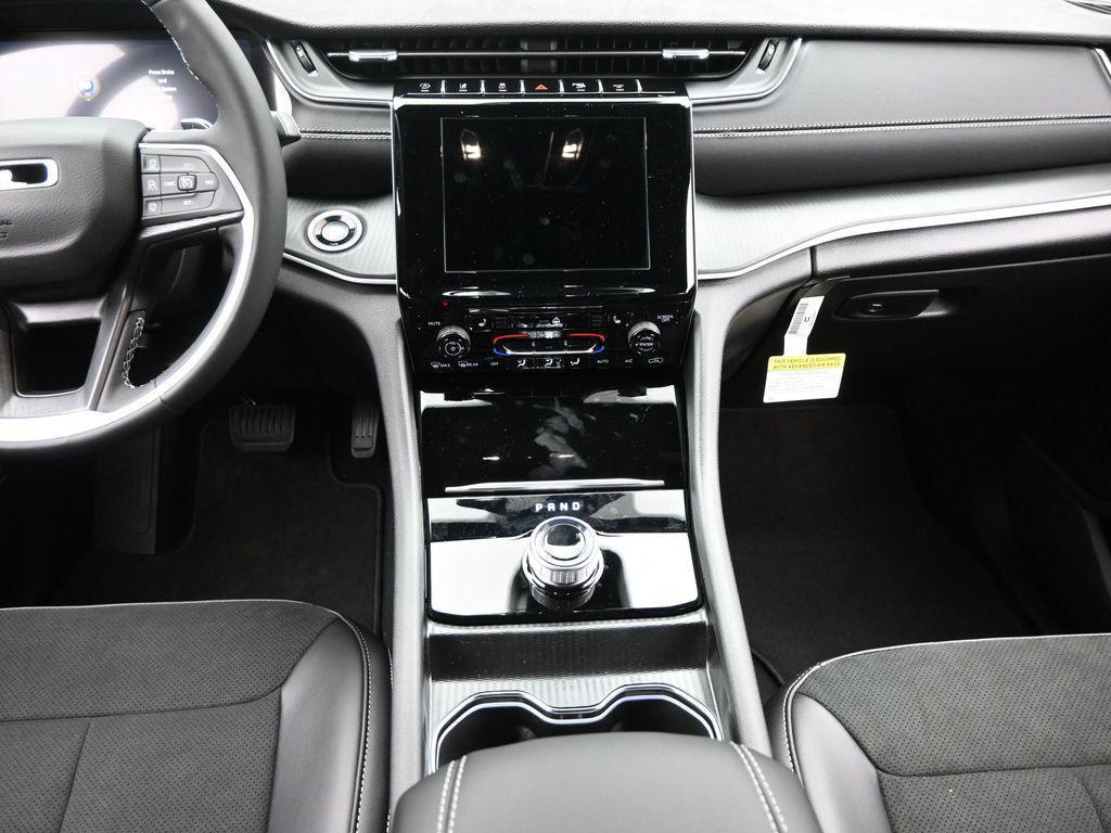 new 2025 Jeep Grand Cherokee car, priced at $42,975