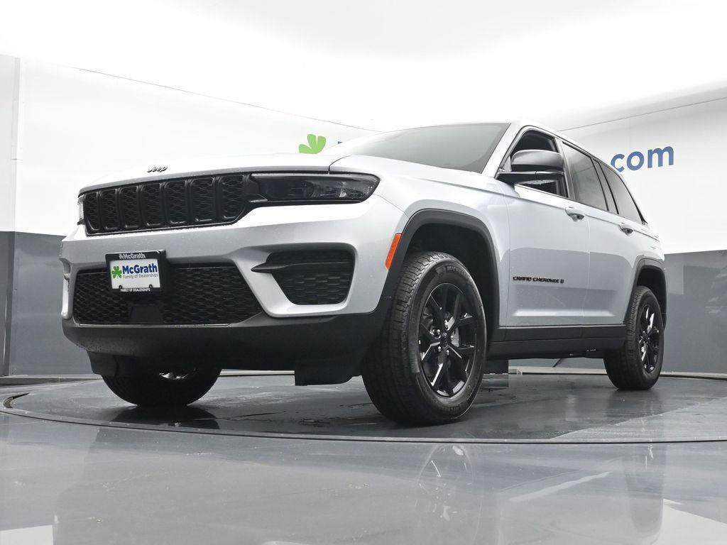 new 2025 Jeep Grand Cherokee car, priced at $42,975