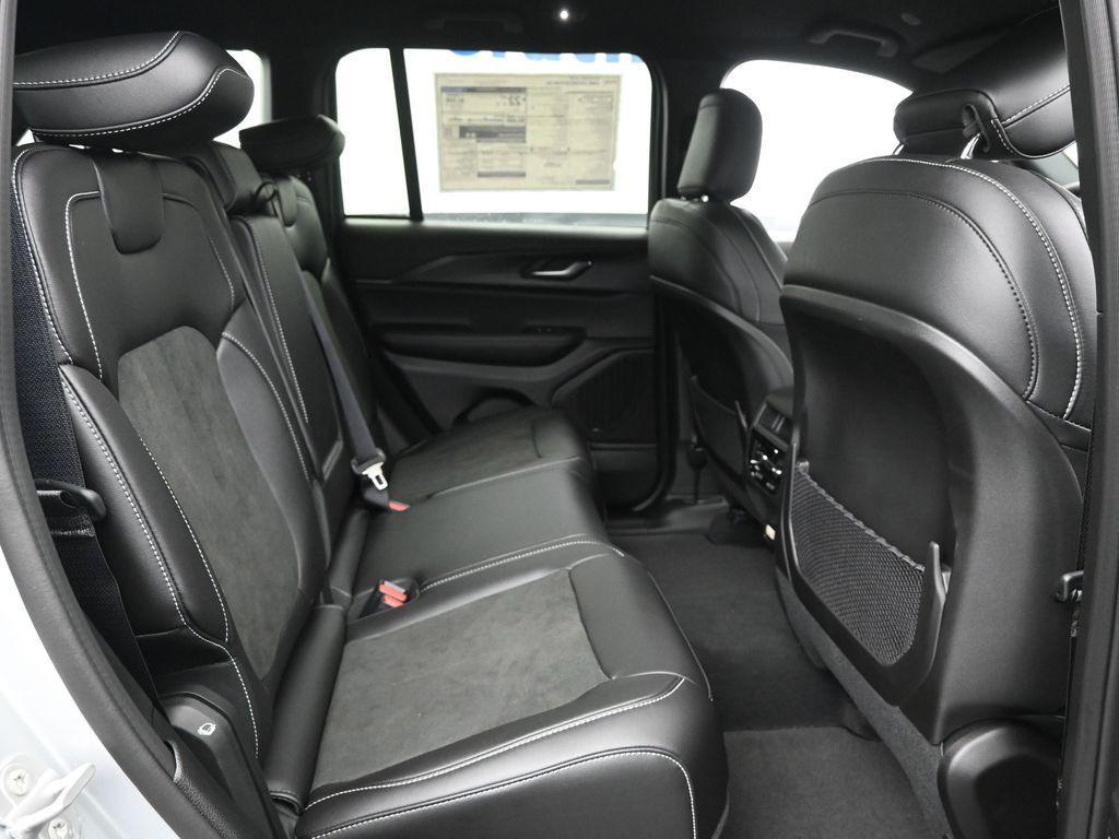 new 2025 Jeep Grand Cherokee car, priced at $42,975