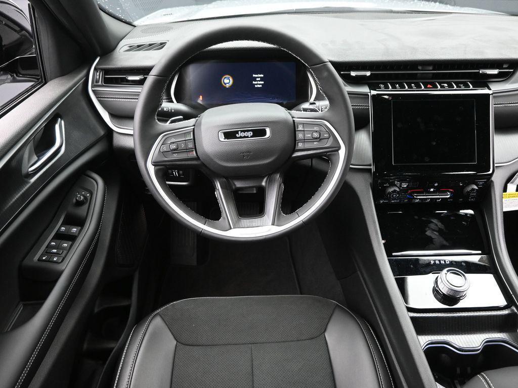 new 2025 Jeep Grand Cherokee car, priced at $42,975
