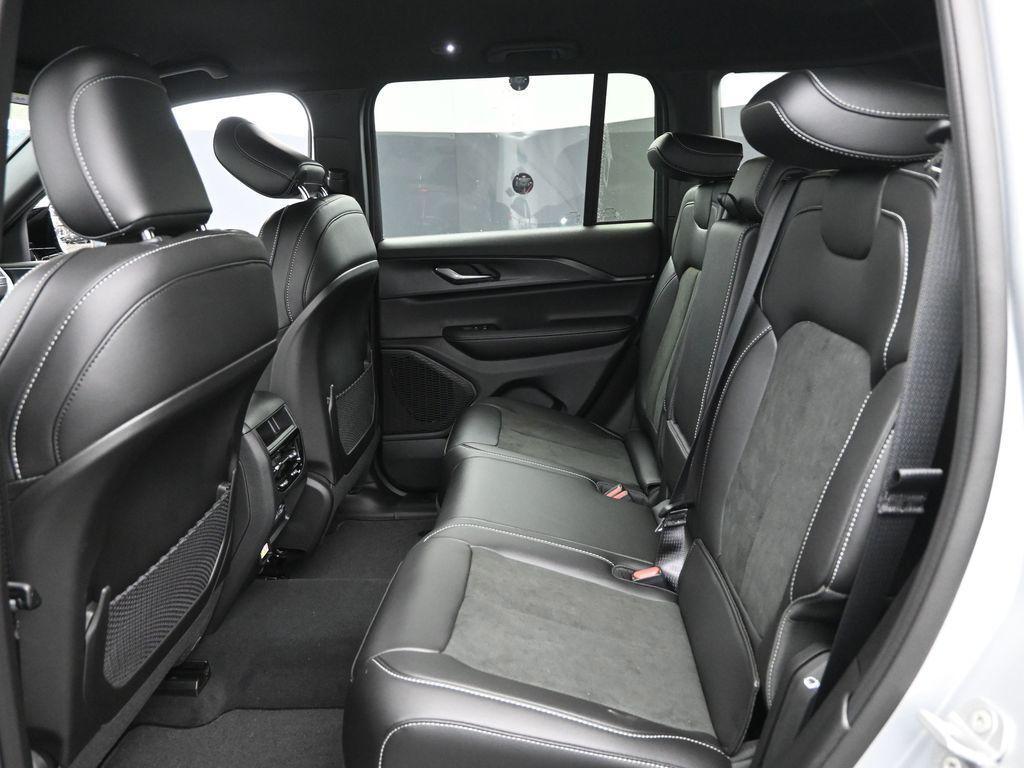 new 2025 Jeep Grand Cherokee car, priced at $42,975