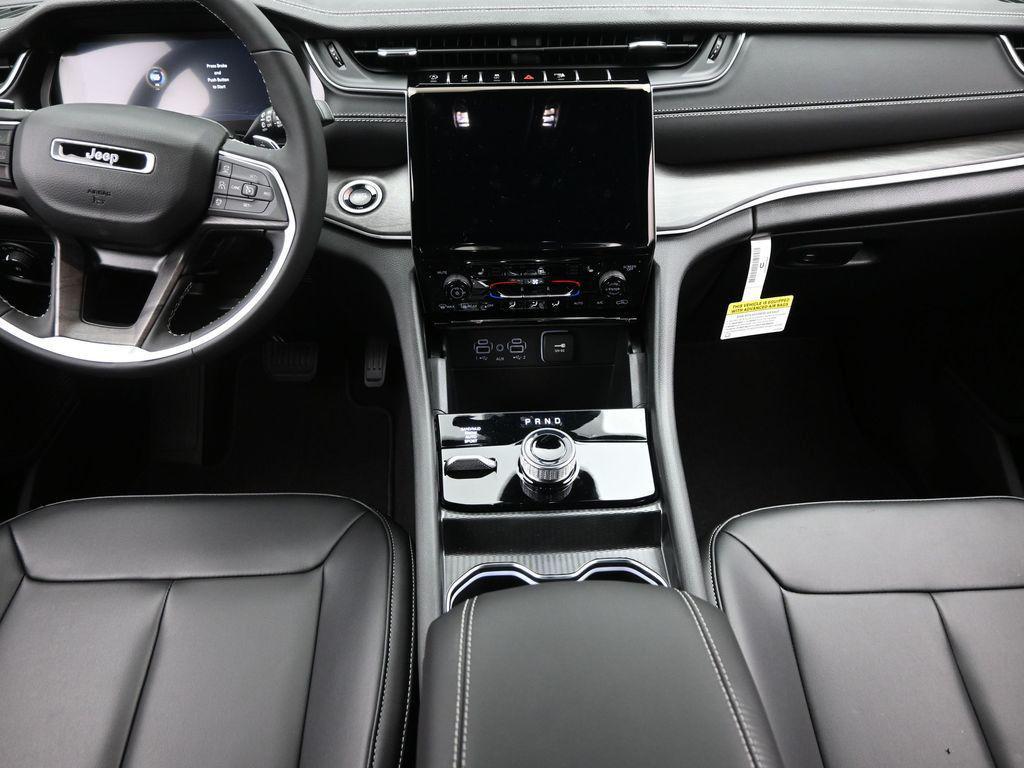 new 2025 Jeep Grand Cherokee car, priced at $42,760