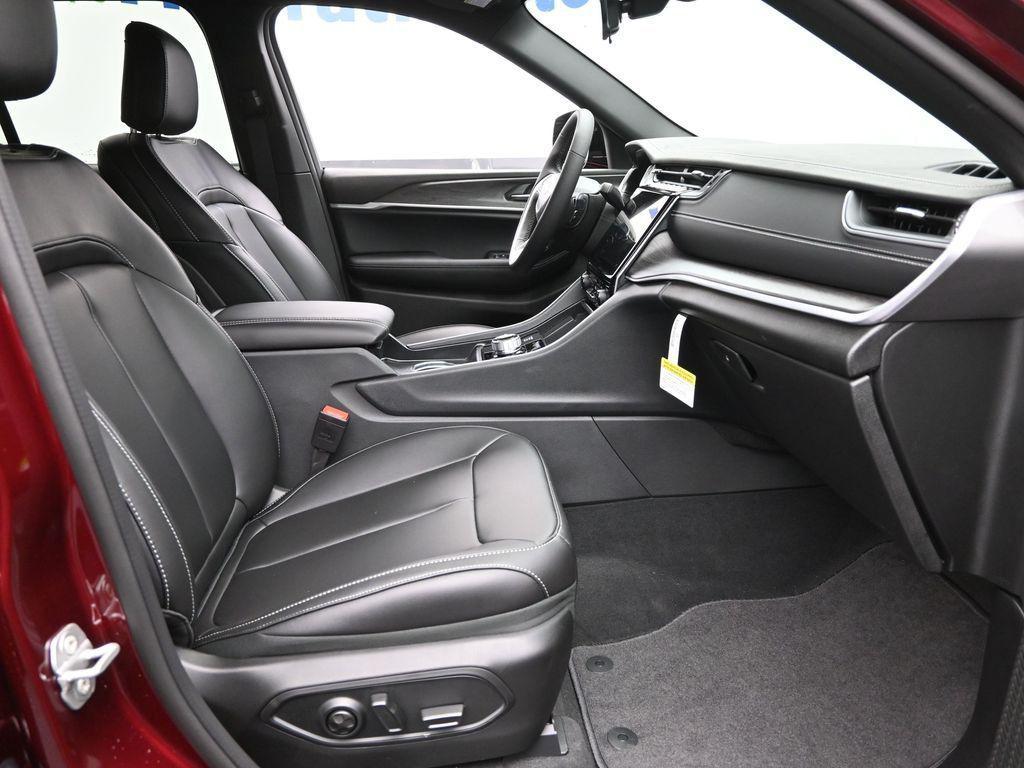 new 2025 Jeep Grand Cherokee car, priced at $42,760