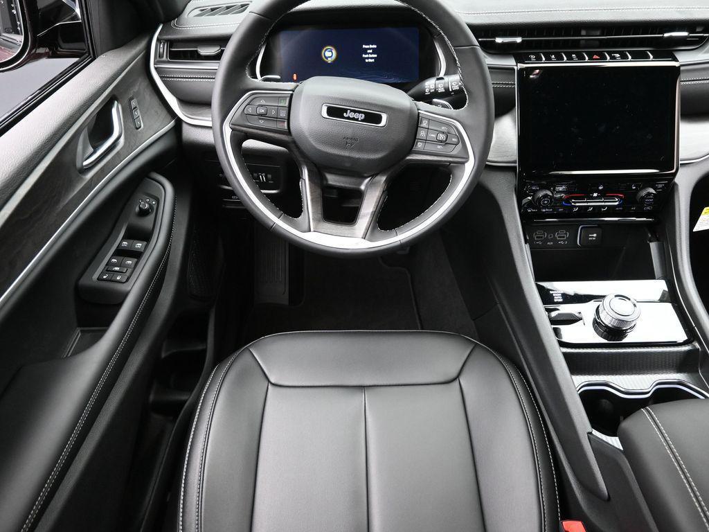 new 2025 Jeep Grand Cherokee car, priced at $42,760