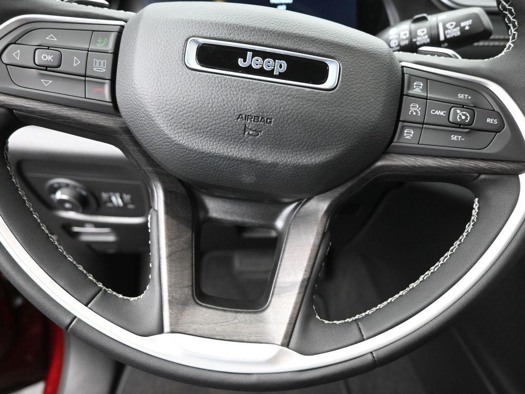 new 2025 Jeep Grand Cherokee car, priced at $42,760