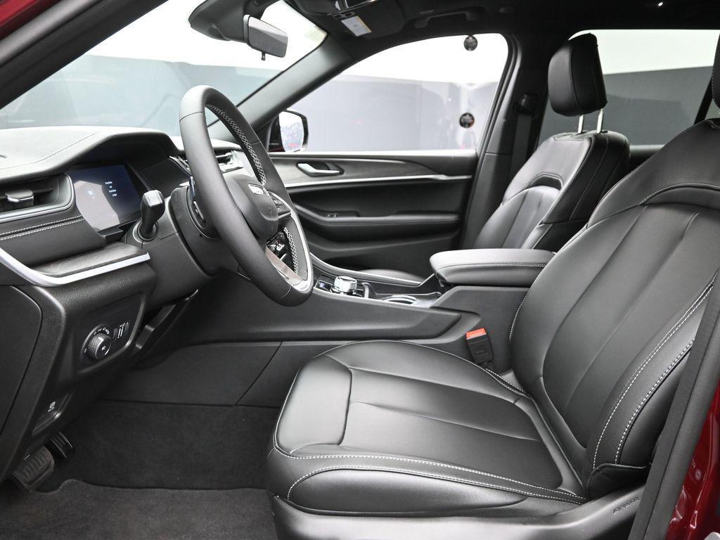 new 2025 Jeep Grand Cherokee car, priced at $42,760