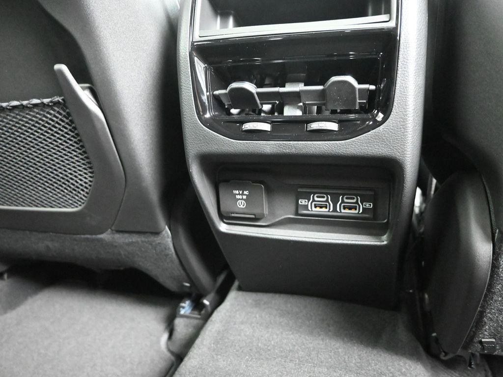 new 2025 Jeep Grand Cherokee car, priced at $39,920