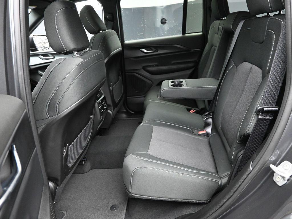 new 2025 Jeep Grand Cherokee car, priced at $39,920