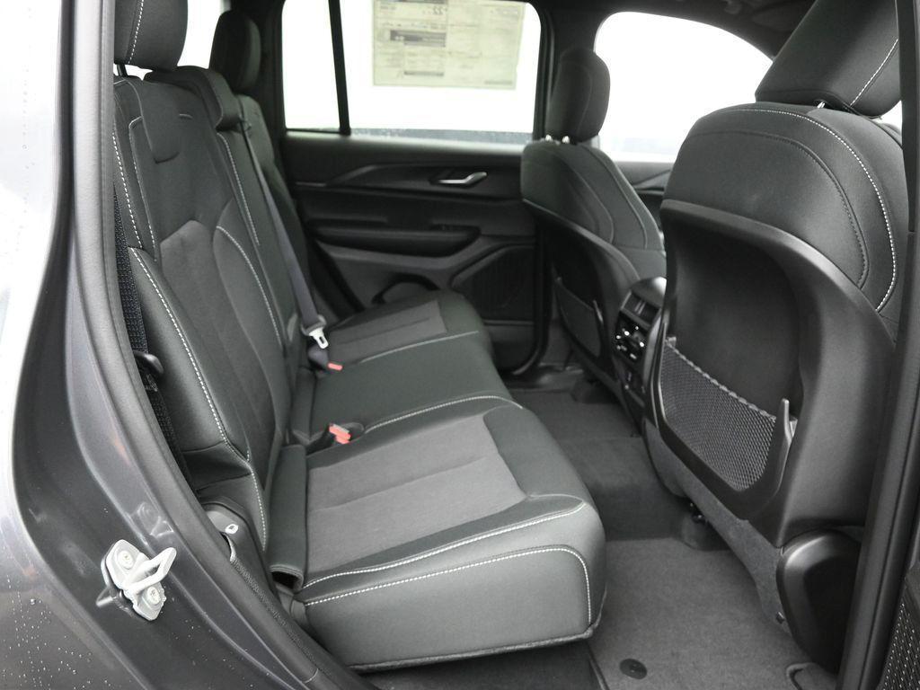 new 2025 Jeep Grand Cherokee car, priced at $39,920