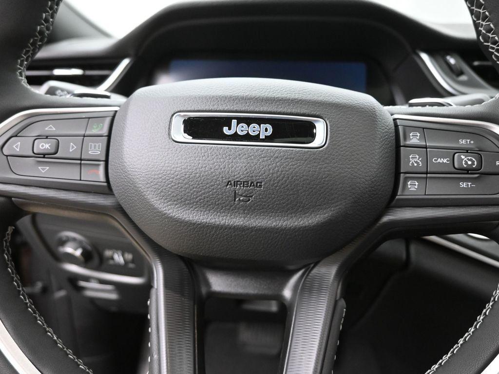new 2025 Jeep Grand Cherokee car, priced at $39,920