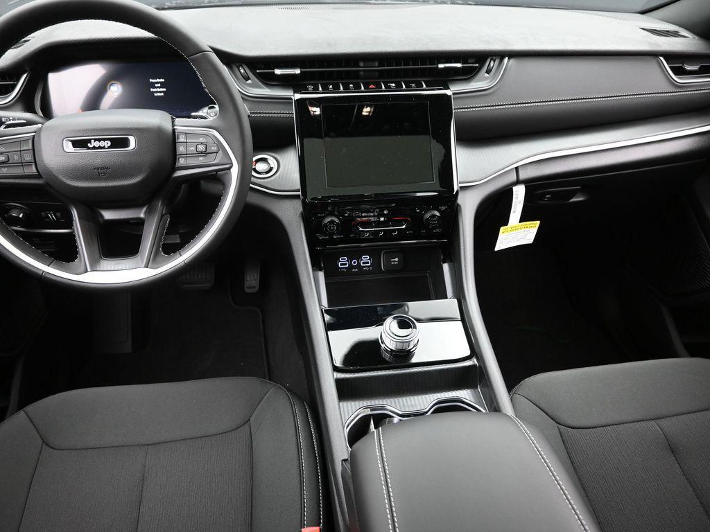new 2025 Jeep Grand Cherokee car, priced at $39,920