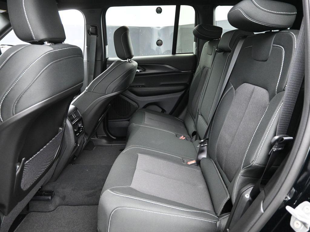 new 2025 Jeep Grand Cherokee car, priced at $38,875