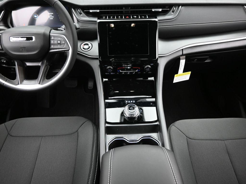 new 2025 Jeep Grand Cherokee car, priced at $38,875